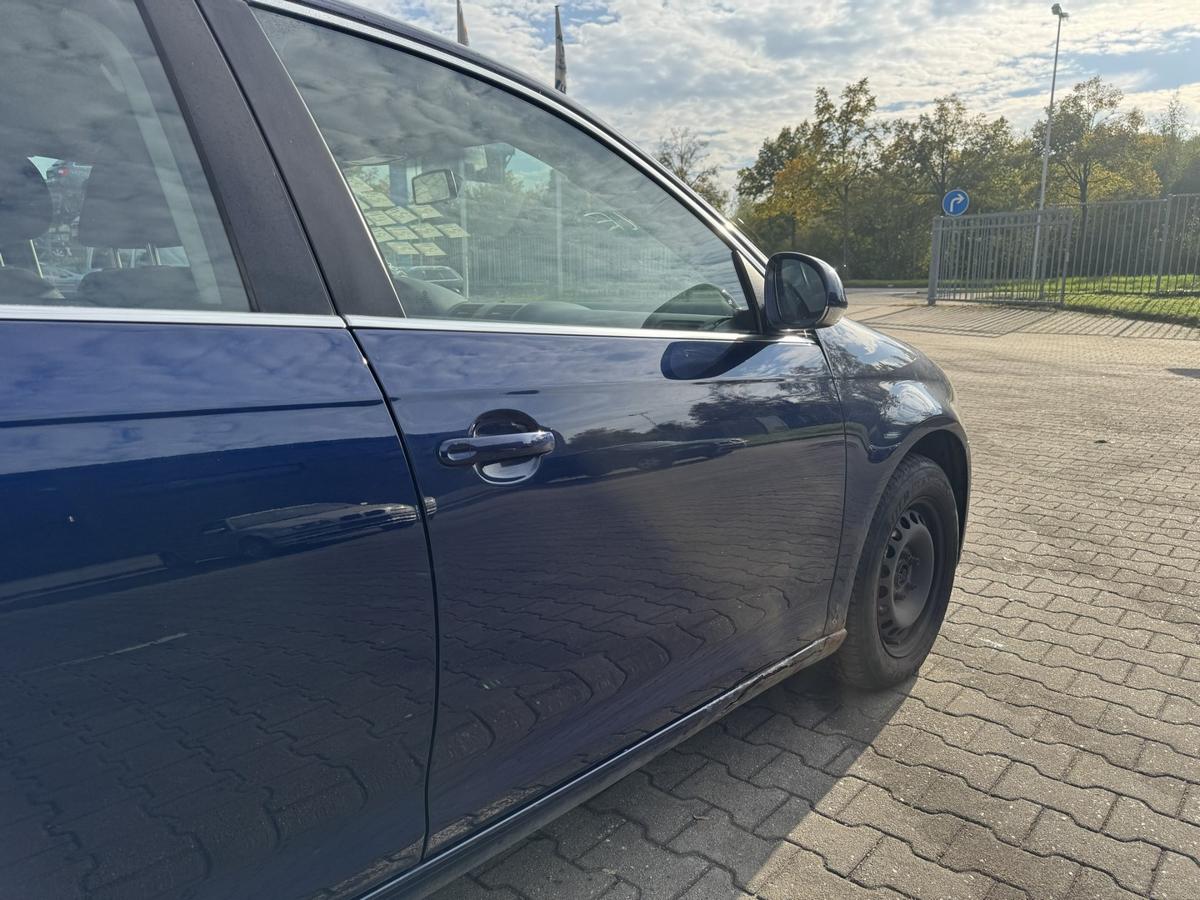 VW Jetta 1K2 original T&uuml;r vorn rechts LD5Q Shadow Blue Rohbau Bj.2009